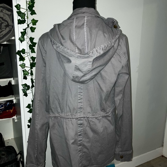 Grey jacket, size large - Picture 3 of 4